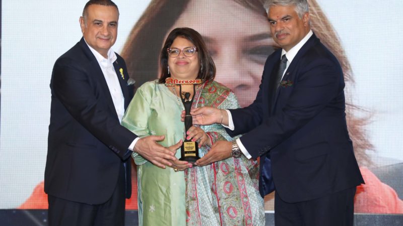 Nitu Joshi of MIAM NGO Receives Best Social Worker Award at Newsmakers Achievers Award