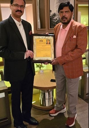 Masala King Dhananjay Datar Receives Bharat Ratna Dr Babasaheb Ambedkar Award 2024 in Dubai