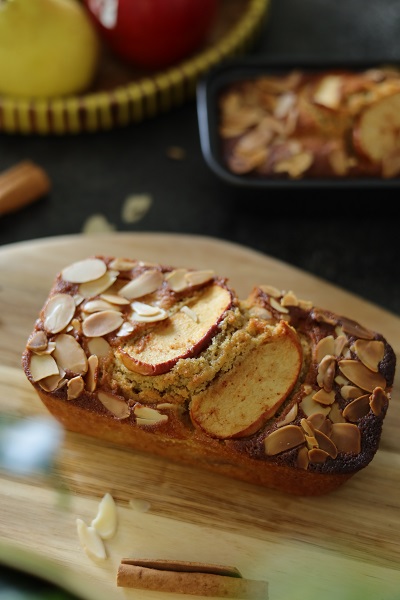 Savor the Season with South African Apples and Pears Cinnamon Tea Cake: A Warm and Comforting Delight