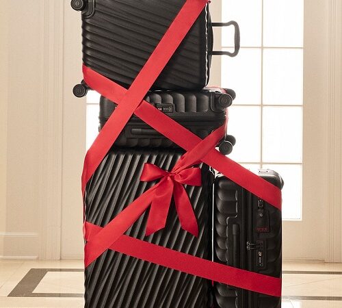 TUMI Celebrates the Joy of Coming Together for The Holidays