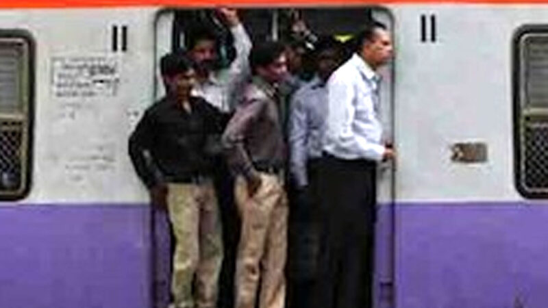 Sealdah Division Opens 3 Coaches of Matribhumi Locals to Male Passengers