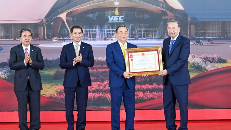 Vingroup Awarded First-Class Labor Order for Outstanding Achievements in Developing the National Exhibition Fair Center