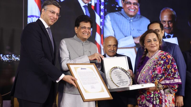 Dr. Bina Modi Felicitated with "Woman Icon of the Year" Award by Mr Piyush Goyal, Hon'ble Minister for Commerce and Industry, Government of India