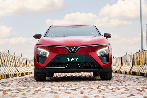 Hot and Happy: The VinFast VF 7 has Three Tricks Up its Sleeve for Beating the Heat