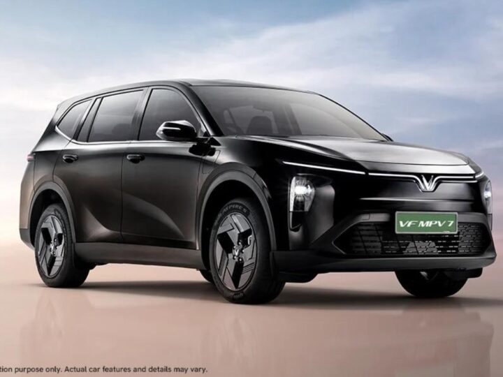 Your Phone Can Be the VF MPV 7's Family Trip Coordinator